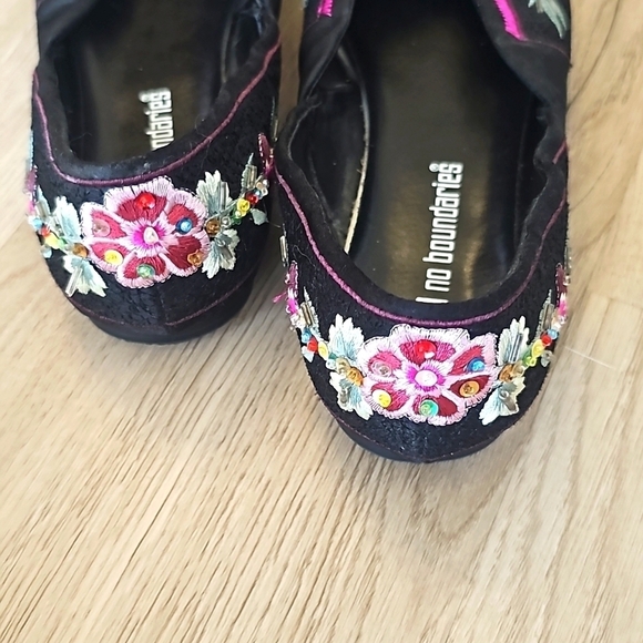 NO Boundaries Embroidered Floral Flats size 6 Excellent used Shape - Picture 4 of 9